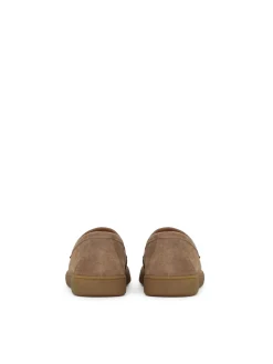 Beżowe zamszowe loafersy na podeszwie typu sneakers