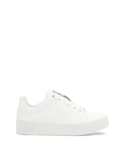 Białe minimalistyczne sneakersy na prostej podeszwie