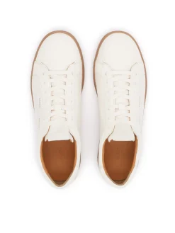 Białe sneakersy z niską cholewką