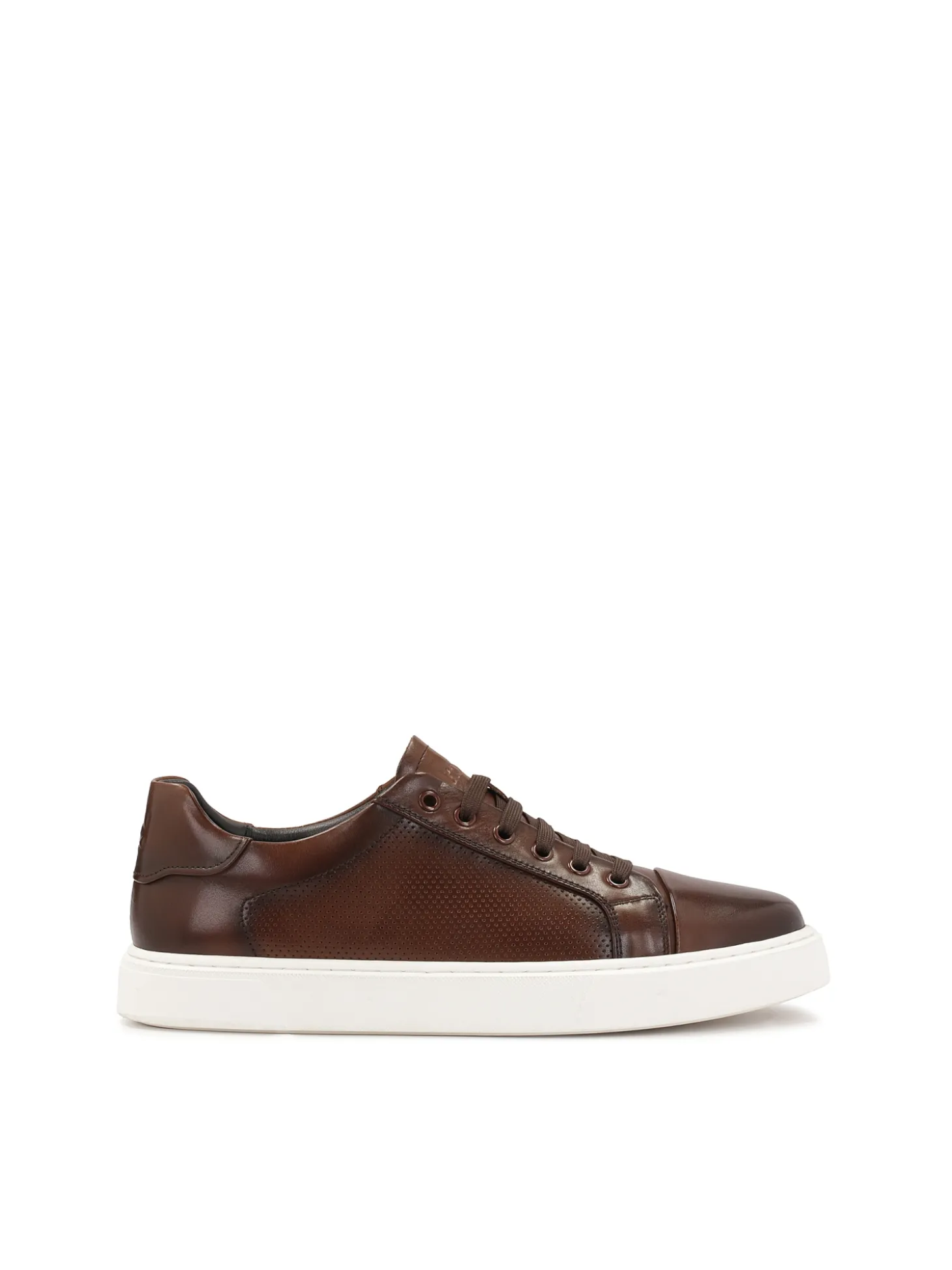 Brązowe casualowe sneakersy z perforacją