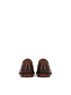 Brązowe loafersy ze zdobioną cholewką