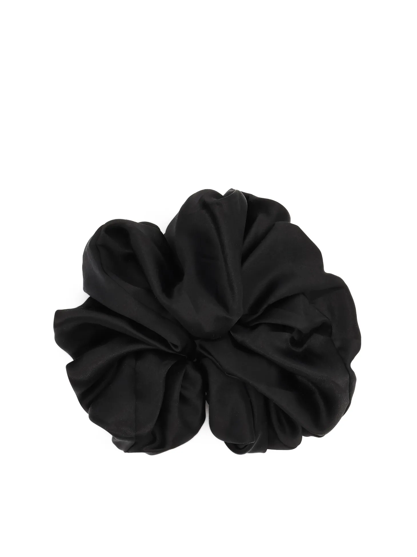 Czarna scrunchie z jedwabnej satyny ze złotą ozdobą