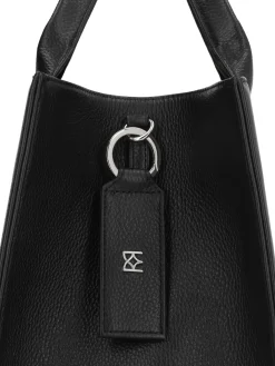 Czarna tote bag z groszkowej skóry naturalnej z odpinanym paskiem