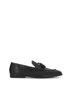 Czarne loafersy skórzane z chwostami w klasycznym stylu