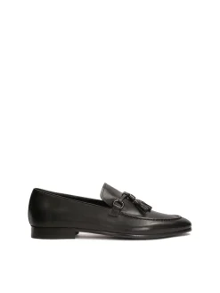 Czarne loafersy z frędzlem