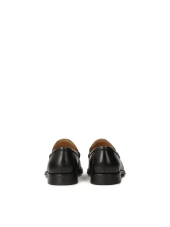 Czarne loafersy z metalową ozdobą