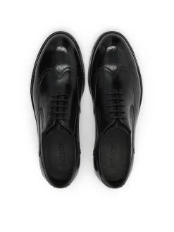 Czarne oxfordy z ażurowym zdobieniem Brogues