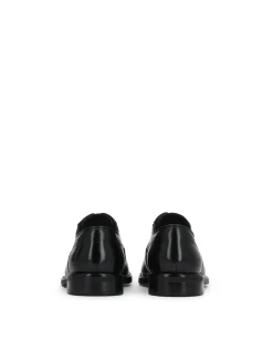 Czarne oxfordy z ażurowym zdobieniem Brogues