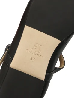 Czarne skórzane baleriny z zapinanym paskiem