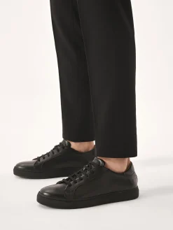 Czarne skórzane sneakersy w stylu minimal