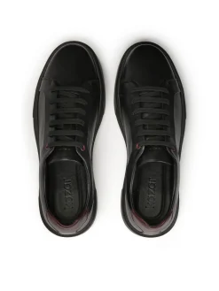 Czarne sneakersy z brązową wstawką