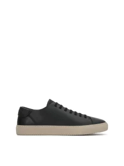 Czarne sneakersy z kontrastująca podeszwą