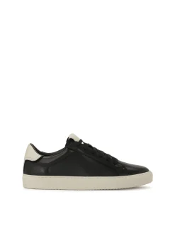 Czarne sneakersy z kontrastującą podeszwą