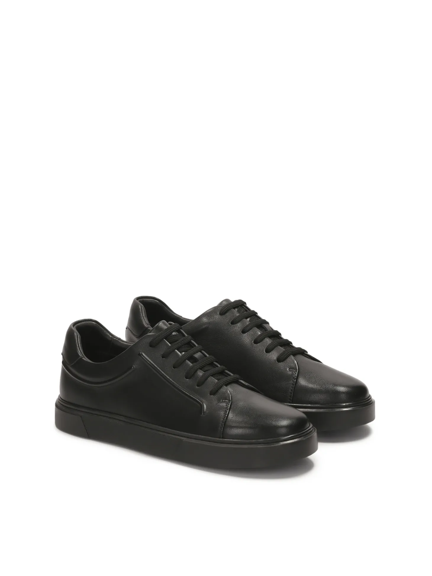 Czarne sneakersy z wypukłym tłoczeniem