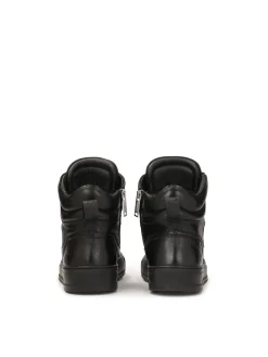 Czarne sneakersy z wysoką cholewką i sznurowaniem