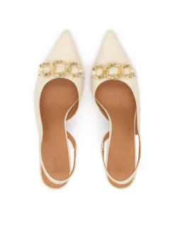Czółenka slingback w odcieniu złamanej bieli z biżuteryjną ozdobą