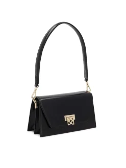 Elegancka mała torebka z klapą zamykaną ozdobnym monogramem