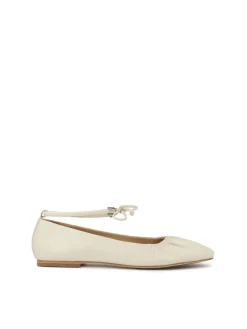 Kremowe baleriny z wiązaniem