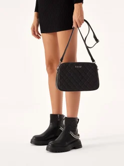 Mała czarna torebka crossbody ze srebrnym okuciem