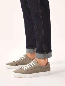 Minimalistyczne zamszowe sneakersy w taupe kolorze