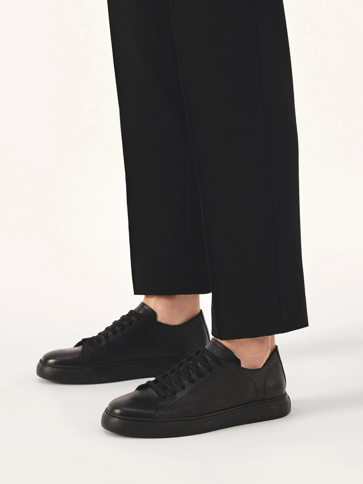 Niskie czarne sneakersy