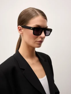 Nowoczesne damskie okulary o geometrycznej linii