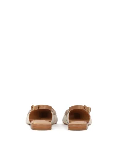 Płaskie czółenka slingback w monogramy