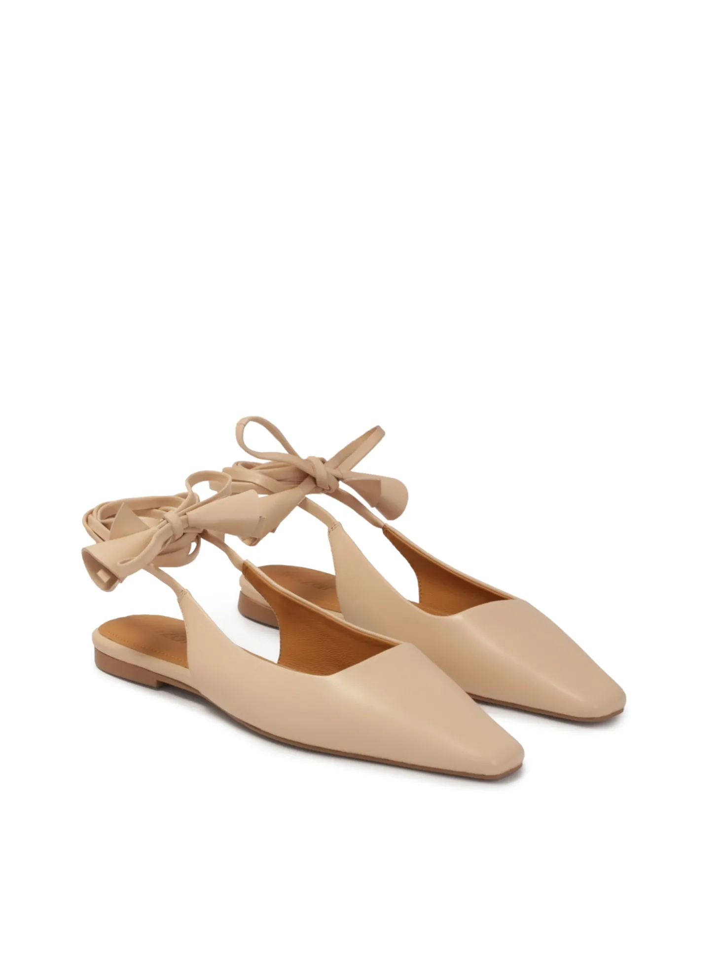 Płaskie wiązane czółenka slingback
