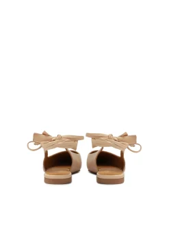 Płaskie wiązane czółenka slingback