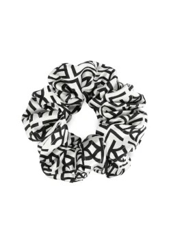 Satynowe scrunchie w monogramy KAZAR