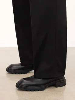 Skórzane trzewiki w militarnym stylu