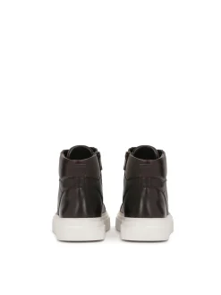 Sznurowane brązowe sneakersy z kontrastującą podeszwą