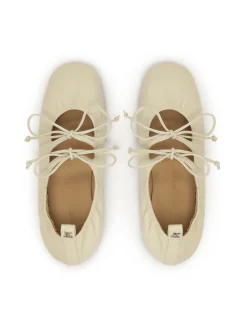 Wiązane baleriny off white z miękkiej skóry