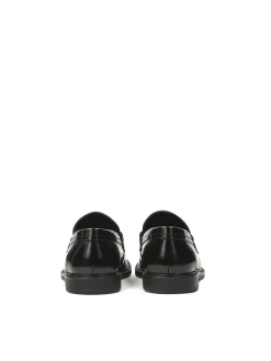 Wsuwane czarne loafersy z monogramem