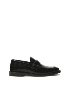 Wsuwane czarne loafersy z monogramem