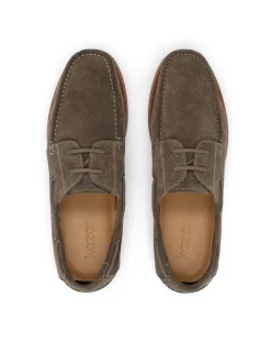 Zamszowe buty typu boat shoes